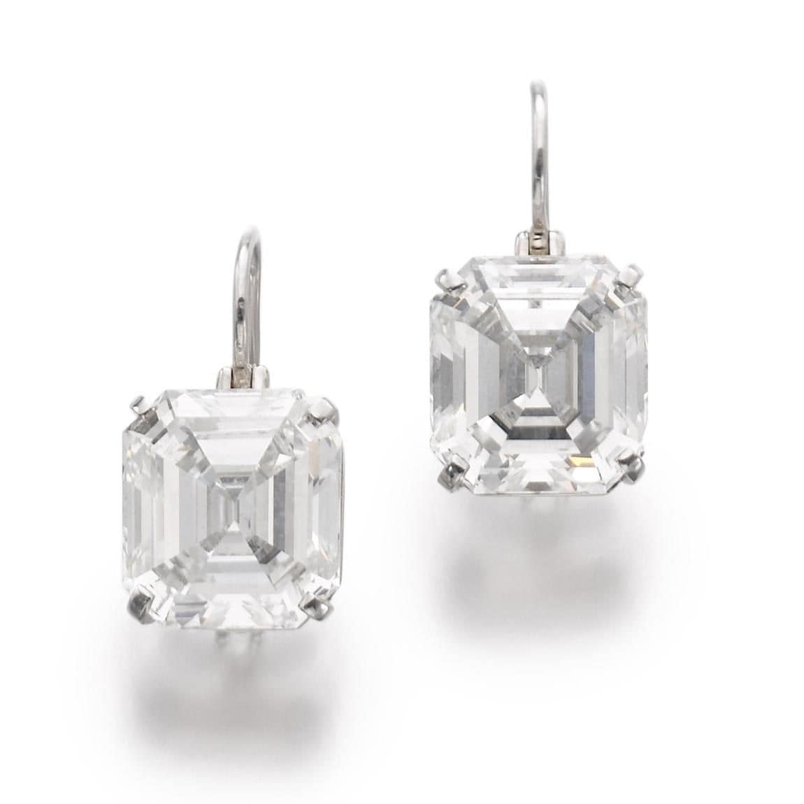 GRAFF   pair of diamond earrings Estimate 300,000   490,000 CHF