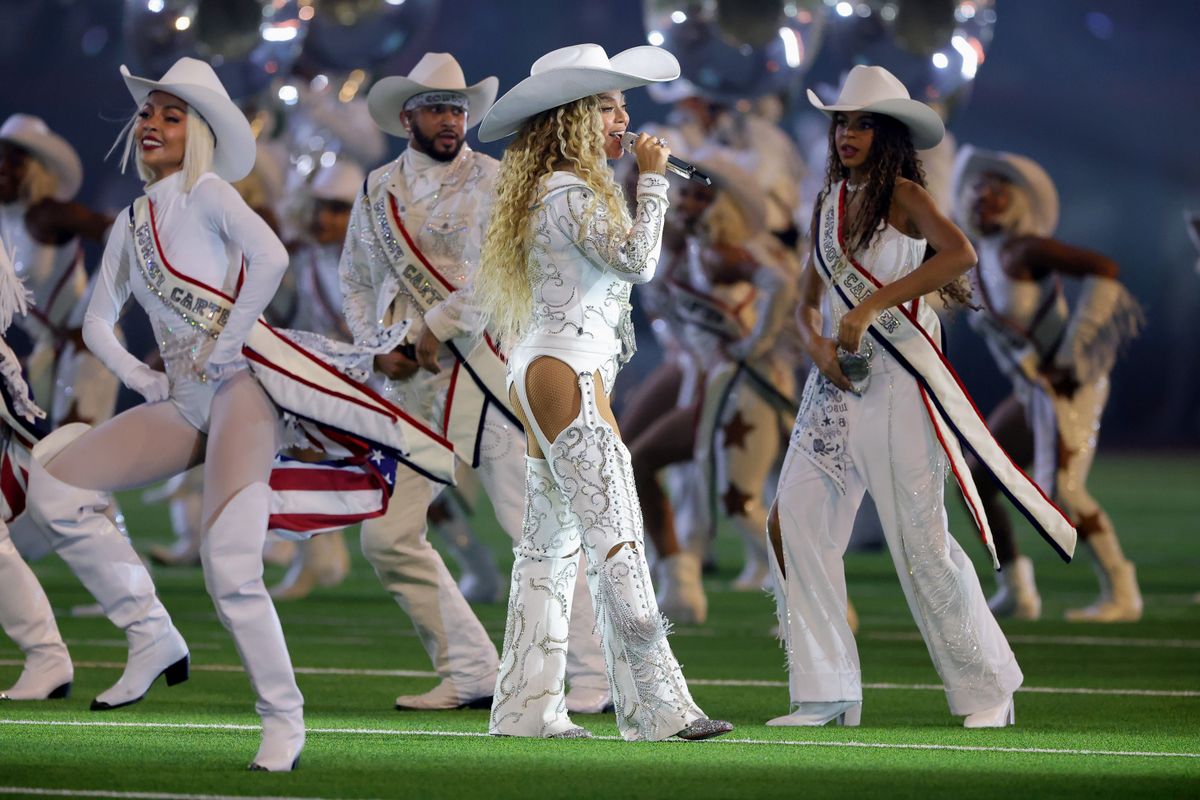  BeyoncÃ© and Blue Ivy perform during the halftime show for the game between the Baltimore Ravens and the Houston Texans at NRG Stadium on December 25, 2024 in Houston, Texas. (Photo by Alex Slitz/Getty Images)