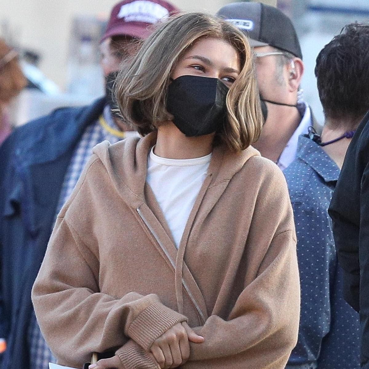 Zendaya looks sophisticated and chic with new haircut on the set of ‘Challengers’