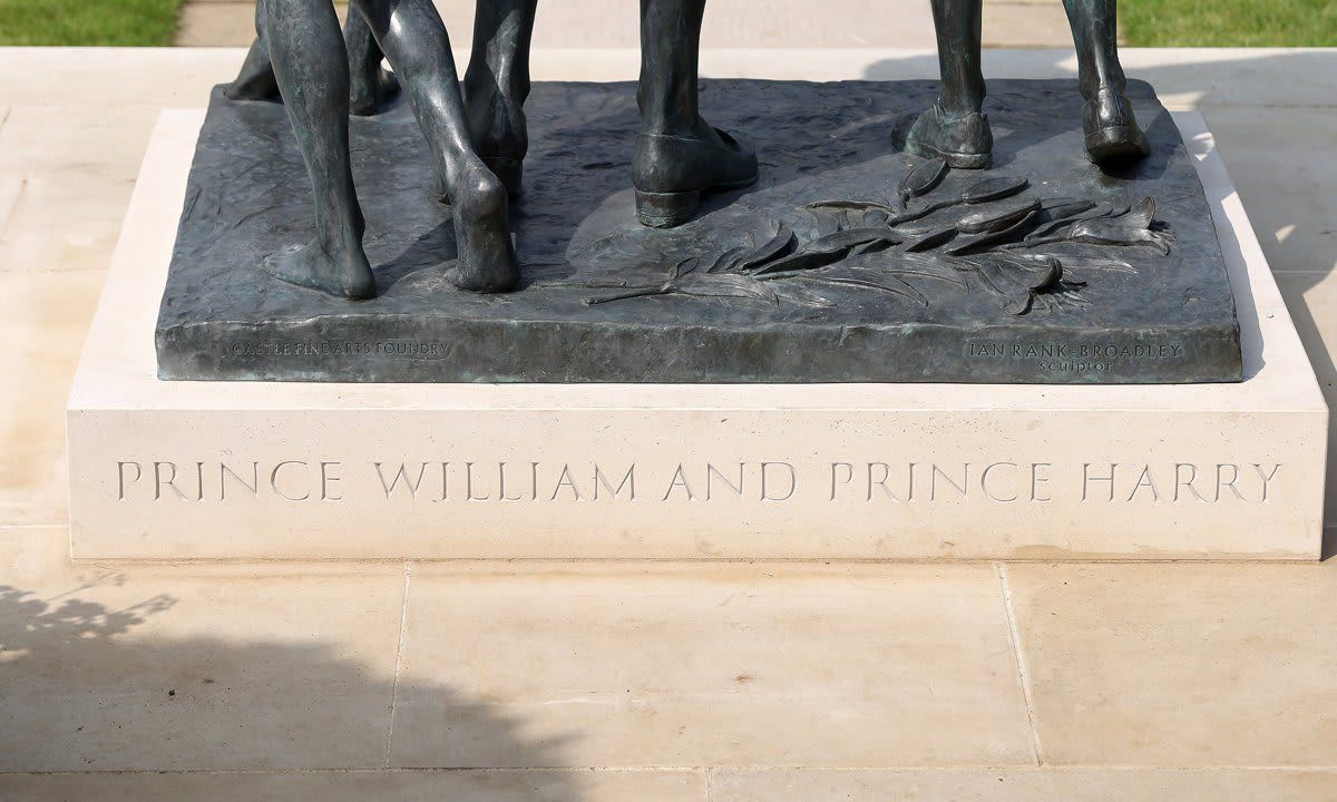 Diana, Princess Of Wales Statue At Kensington Palace