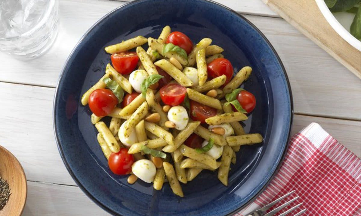 Quick Penne Pesto with Tomatoes