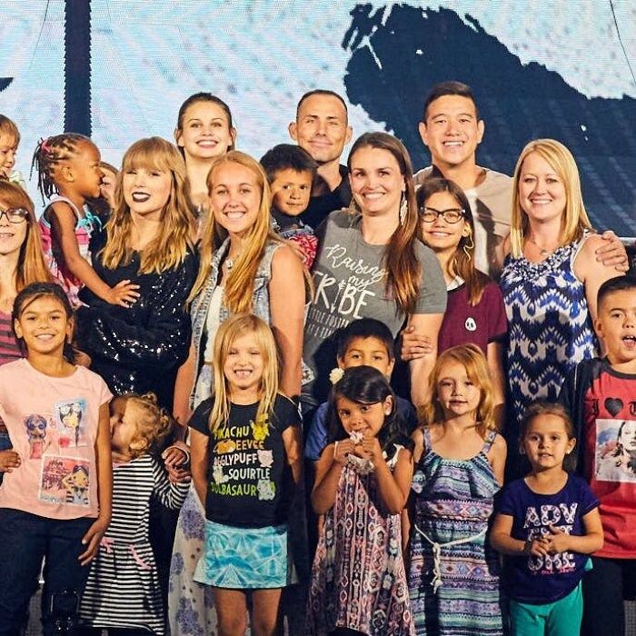 Taylor Swift invited 2,000 foster kids and their families to a final dress rehearsal for her Reputation Stadium Tour on May 5. The 28-year-old singer treated the group to a sneak peek of her show, and, to make it even sweeter, took the time to have a meet and greet with everyone who came! She posed for pictures, gave autographs, and even bought them pizza.
"I have to say too that @taylorswift13 not only sang for two hours but tried to give every single person hugs with big smiles. Crazy how genuinely she cares for everyone and it shows. #reputationtour," one fan wrote on Twitter.
Photo: Twitter/@tramken