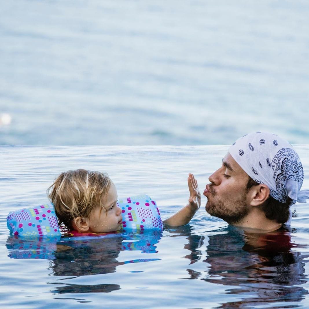 Enrique Iglesias kisses daughter