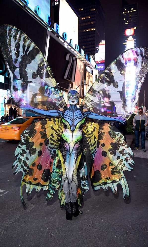 Heidi Klum con disfraz y maquillaje de mariposa en Halloween