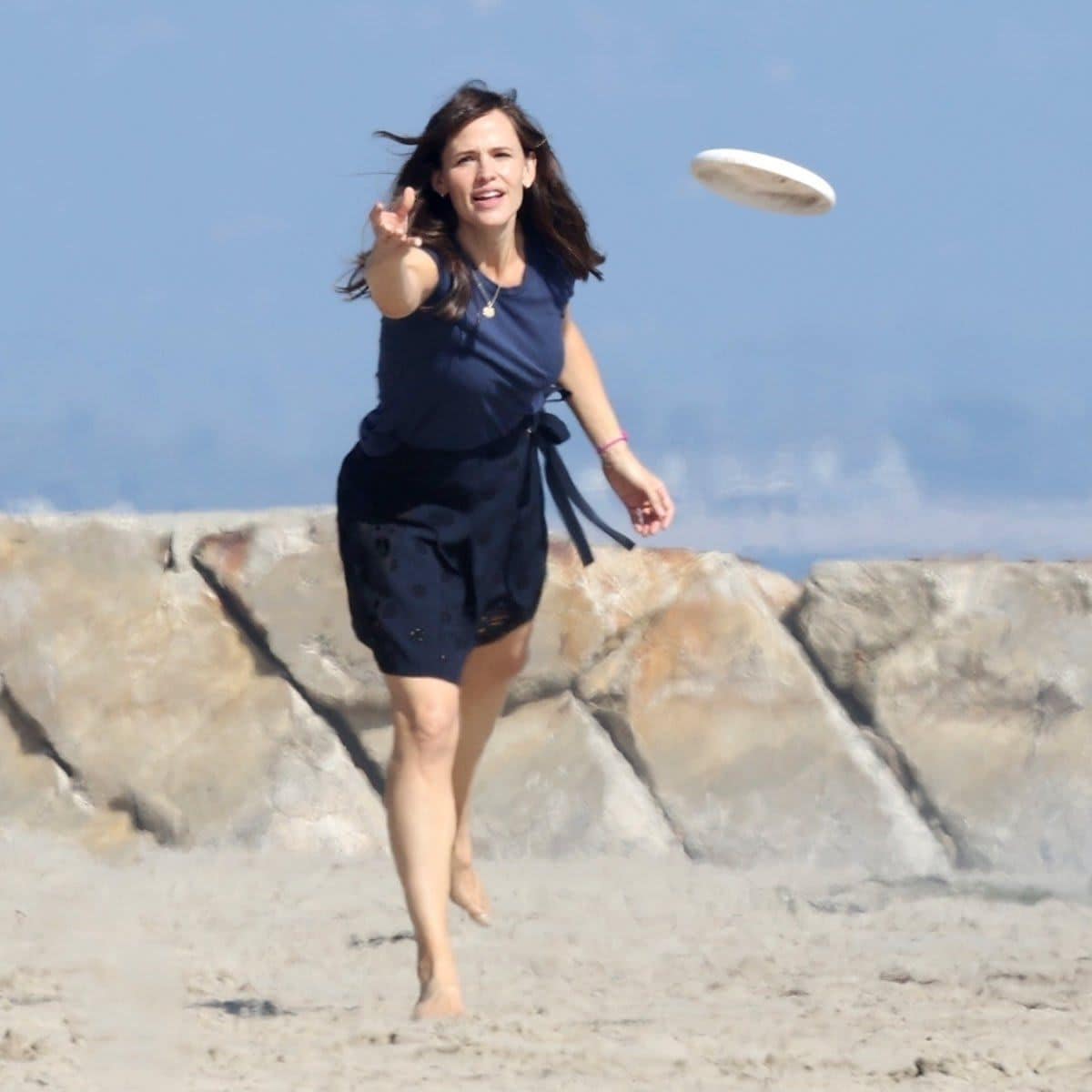 Jennifer Garner creates memories with her kids in a fun family photo shoot at the beach