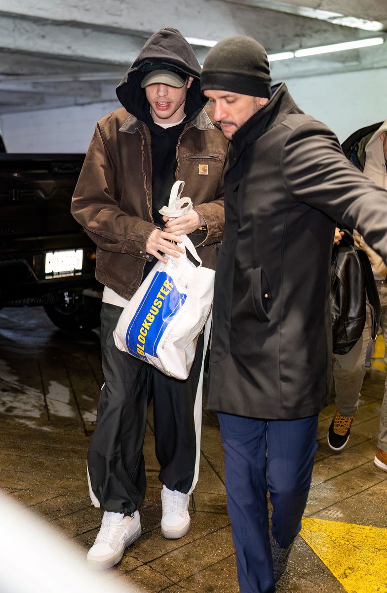 PHILADELPHIA, PENNSYLVANIA - JANUARY 28: Comedian/actor Pete Davidson (L) is seen arriving to his comedy show on January 28, 2024 in Philadelphia, Pennsylvania. (Photo by Gilbert Carrasquillo/GC Images)