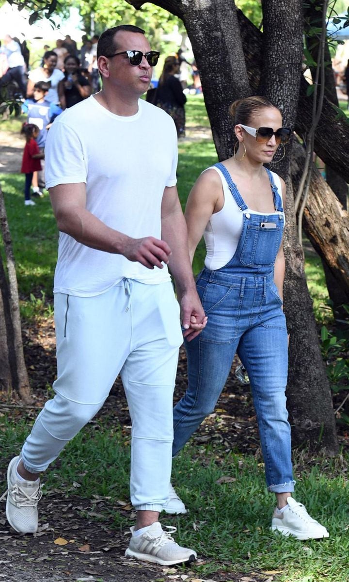 Jlo and Arod at twin´s sports event