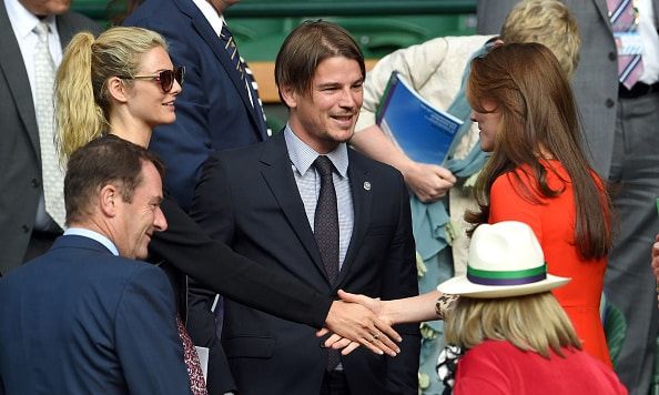 The Duchess of Cambridge shakes hands with Tamsin Egerton as Josh looks on.
Photo: Getty Images