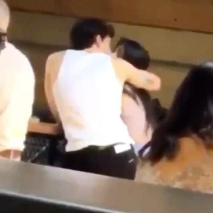 Shawn Mendes, Camila Cabello kiss