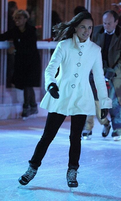 Pippa hit the ice in a winter white coat and black gloves.
<br>
Photo: Getty Images
