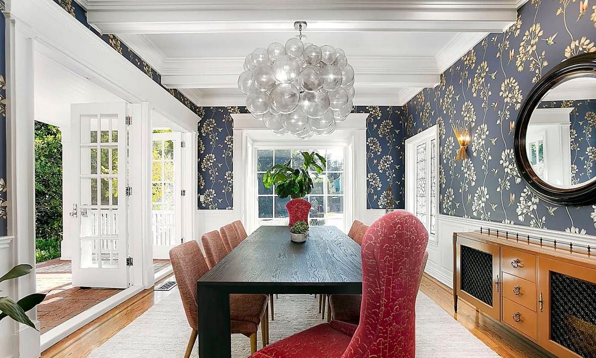 Dining room in Kelly Clarkson's home