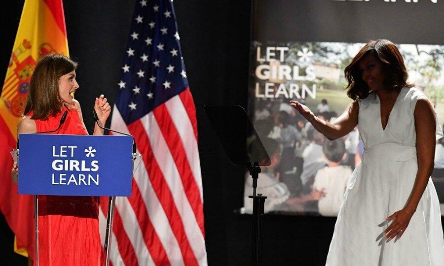 The First Lady yielded the stage at the conference to the Spanish royal. Letizia began her speech by paying tribute to the victims of the Istanbul airport terrorist attack that occurred earlier in the week.
<br>
Photo: GERARD JULIEN/AFP/Getty Images