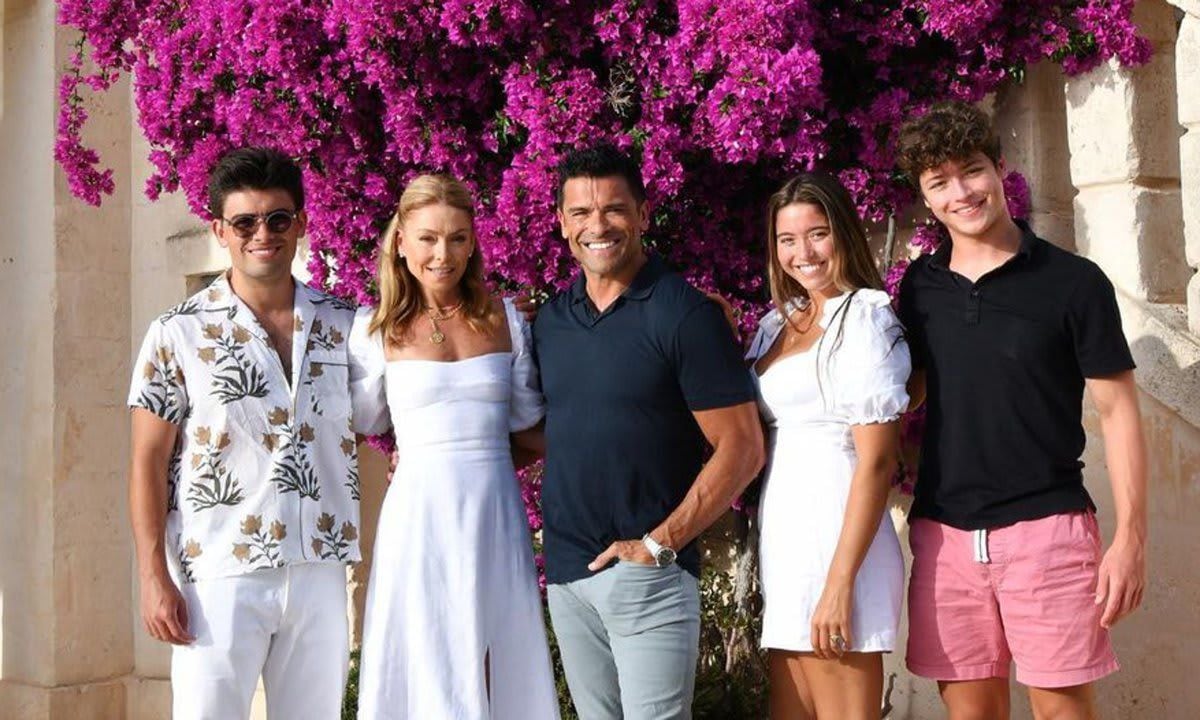 Kelly Ripa Mark Consuelos Family