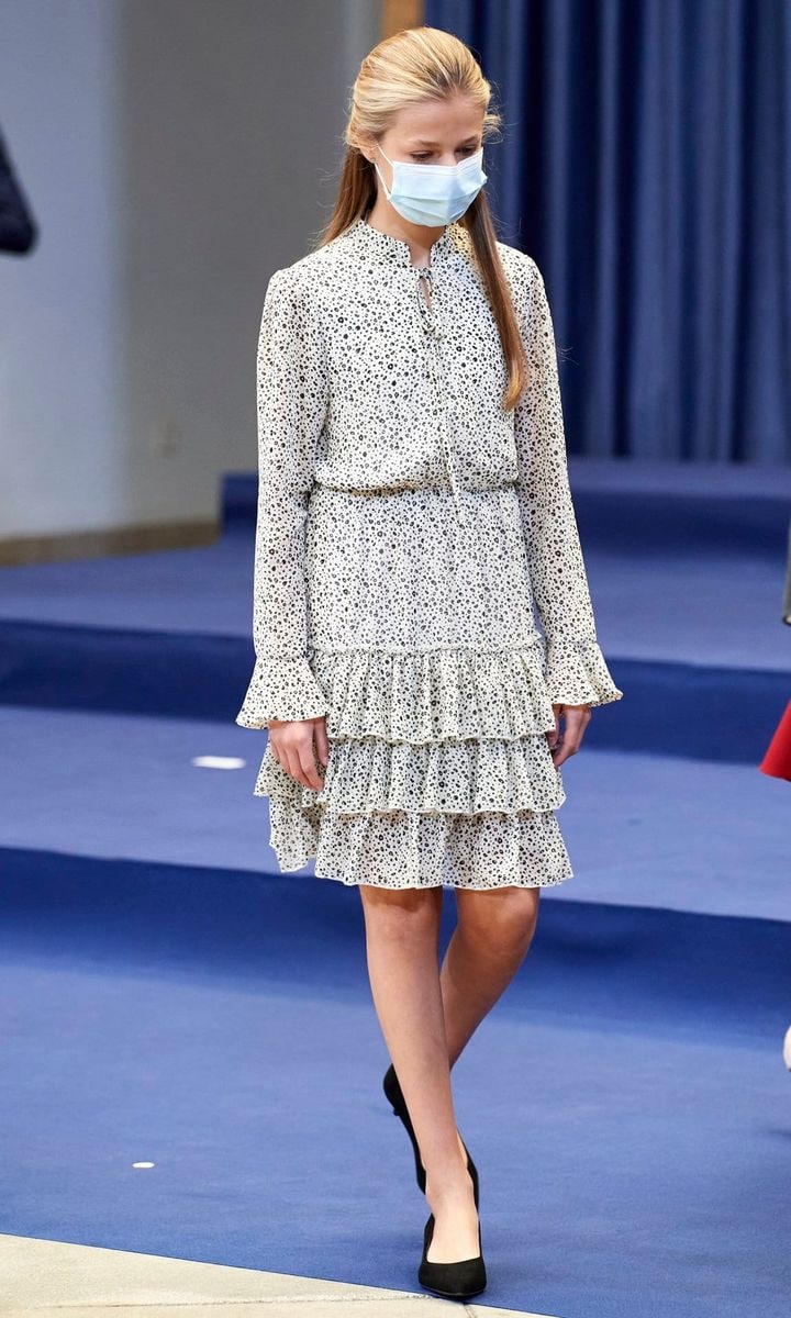 The future Queen of Spain looked efortessly stylish donning a printed dress (59.90) from the Spanish brand.