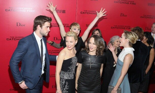 We smell a trend. Another variation on Jennifer's "hands up" pose, which cracked up fellow 'Catching Fire' star Jena Malone at the film's New York City premiere.
<br>
Photo: Getty Images