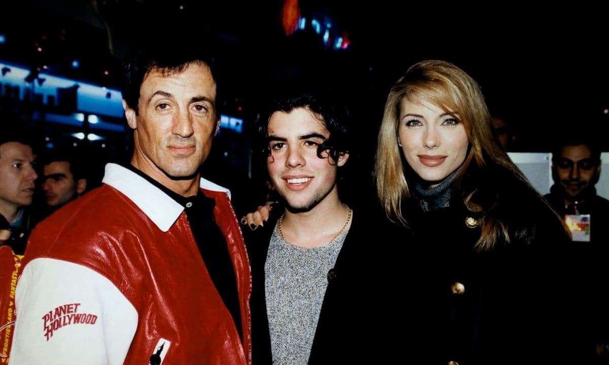 Sylvester Stallone en famille lors de l'inauguration du Planet Hollywood à Eurodisney