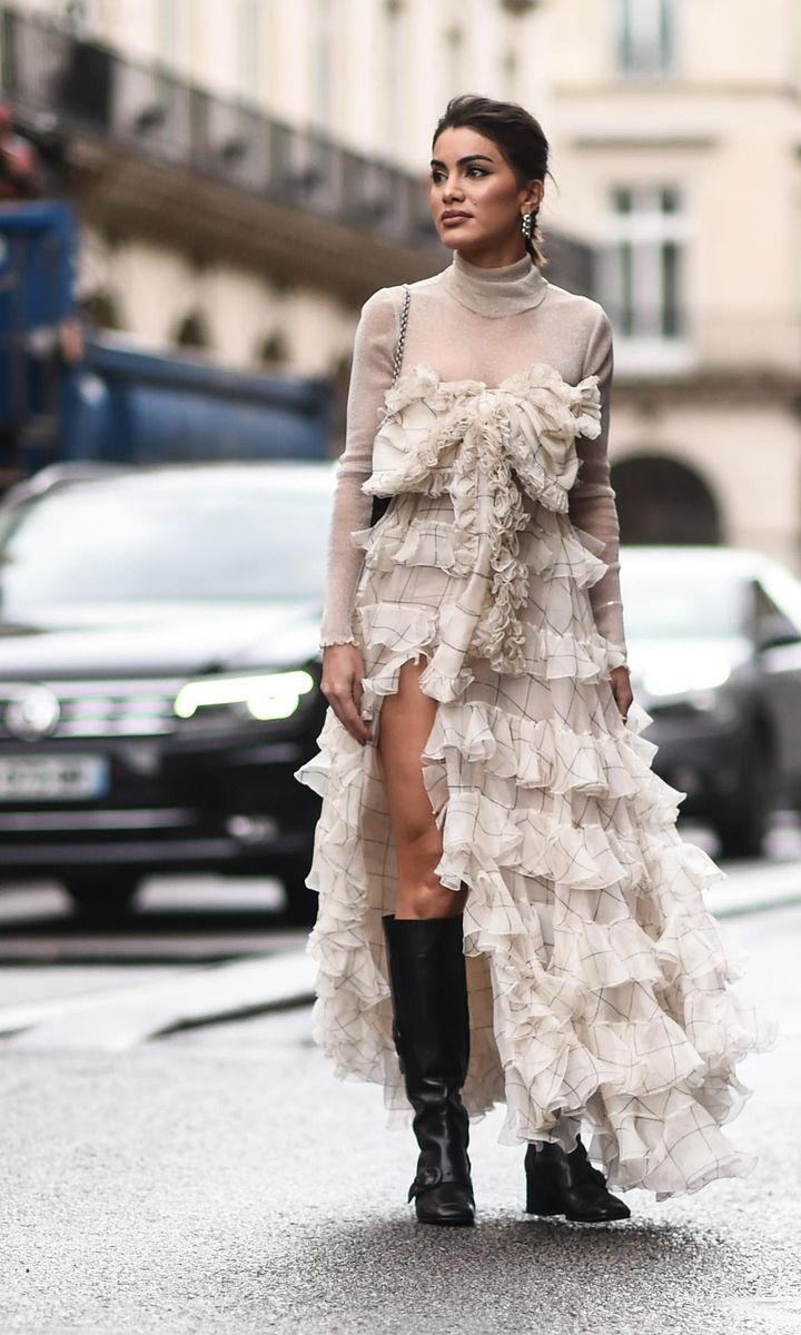 Street Style - Paris Fashion Week - Womenswear Fall/Winter 2020/2021 : Day Eight