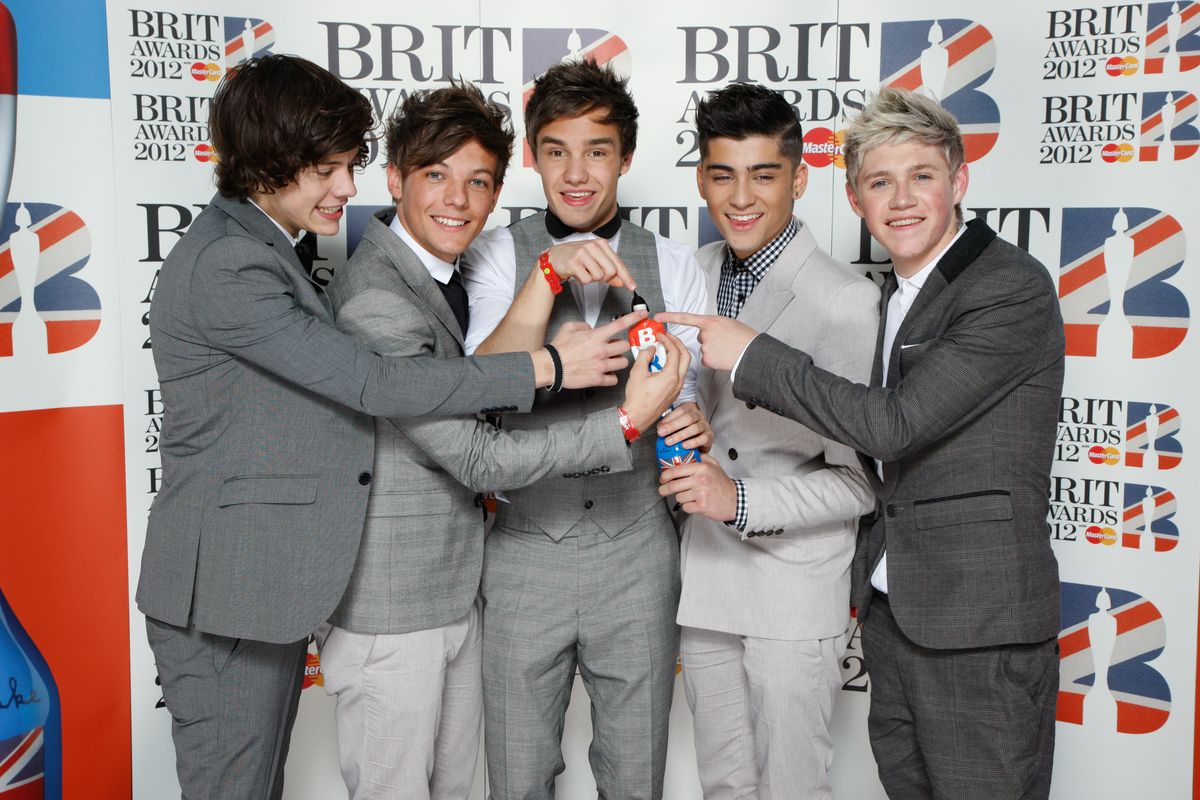 LONDON, ENGLAND - FEBRUARY 21: One Direction pose with award backstage during The BRIT Awards 2012 at The O2, on February 21, 2012 in London, England. L-R Harry Styles, Louis Tomlinson, Liam Payne, Zayn Malik, Niall Horan. (Photo by JM Enternational/Redferns)