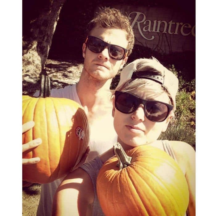 Meg Ryan's son, Jack Quaid got into the Halloween spirit picking pumpkins with a friend.
Photo: Instagram/@jack_quaid