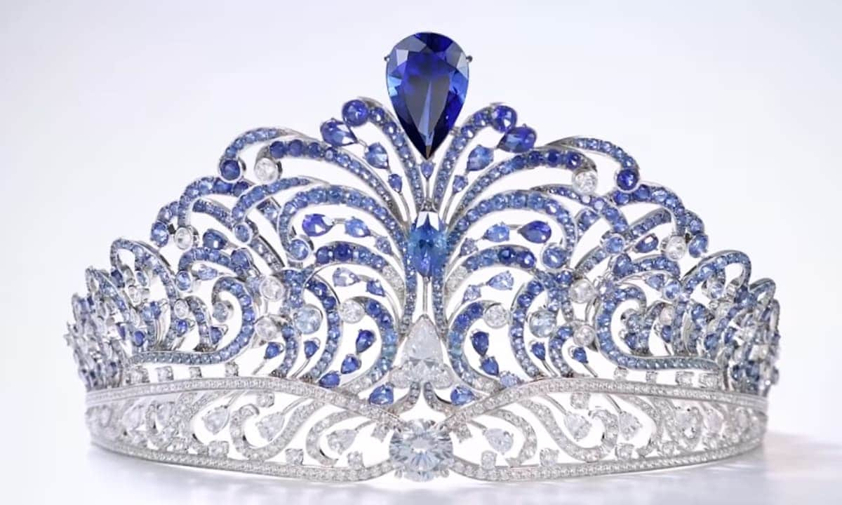 2022  2023 Miss Universe crown