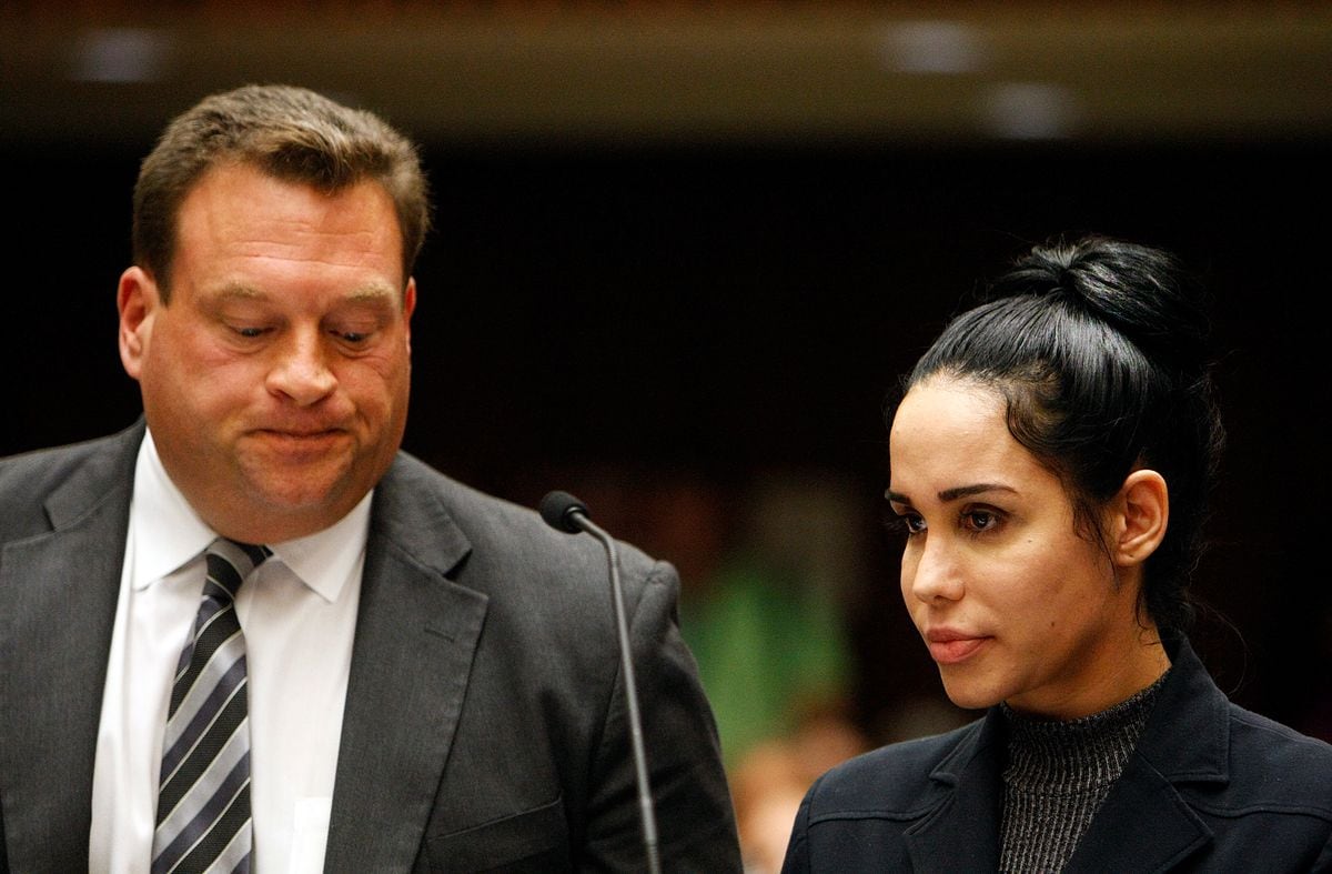 Nadya Suleman (R), also known as "Octomom", appears in Superior Court with her attorney Arthur J. La Cilento 