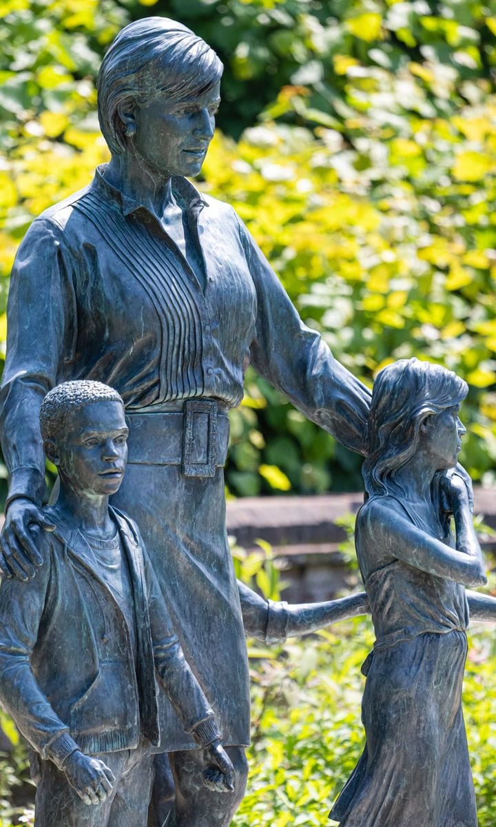 Diana, Princess Of Wales Statue At Kensington Palace