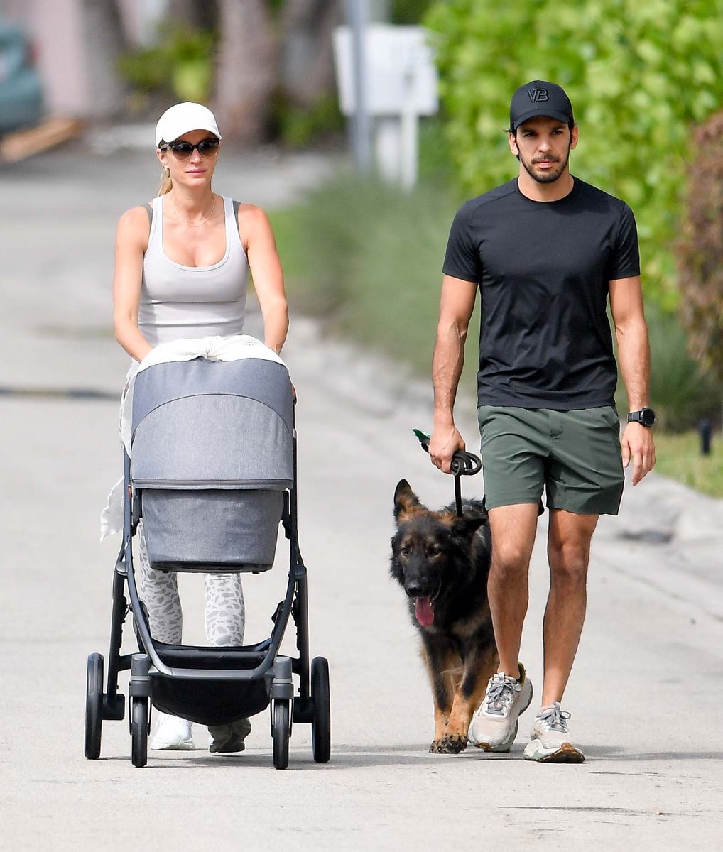 Bündchen and Valente were photographed on a walk together in Miami