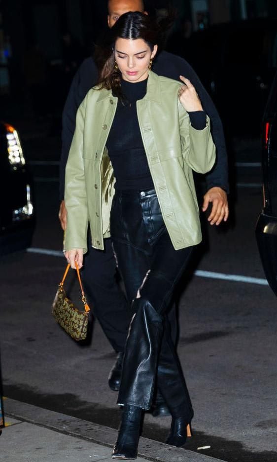 Kendall Jenner con la Sprouse Graffiti Pochette Accessoires de Louis Vuitton