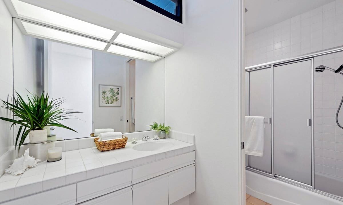 Gal Gadot's condo bathroom