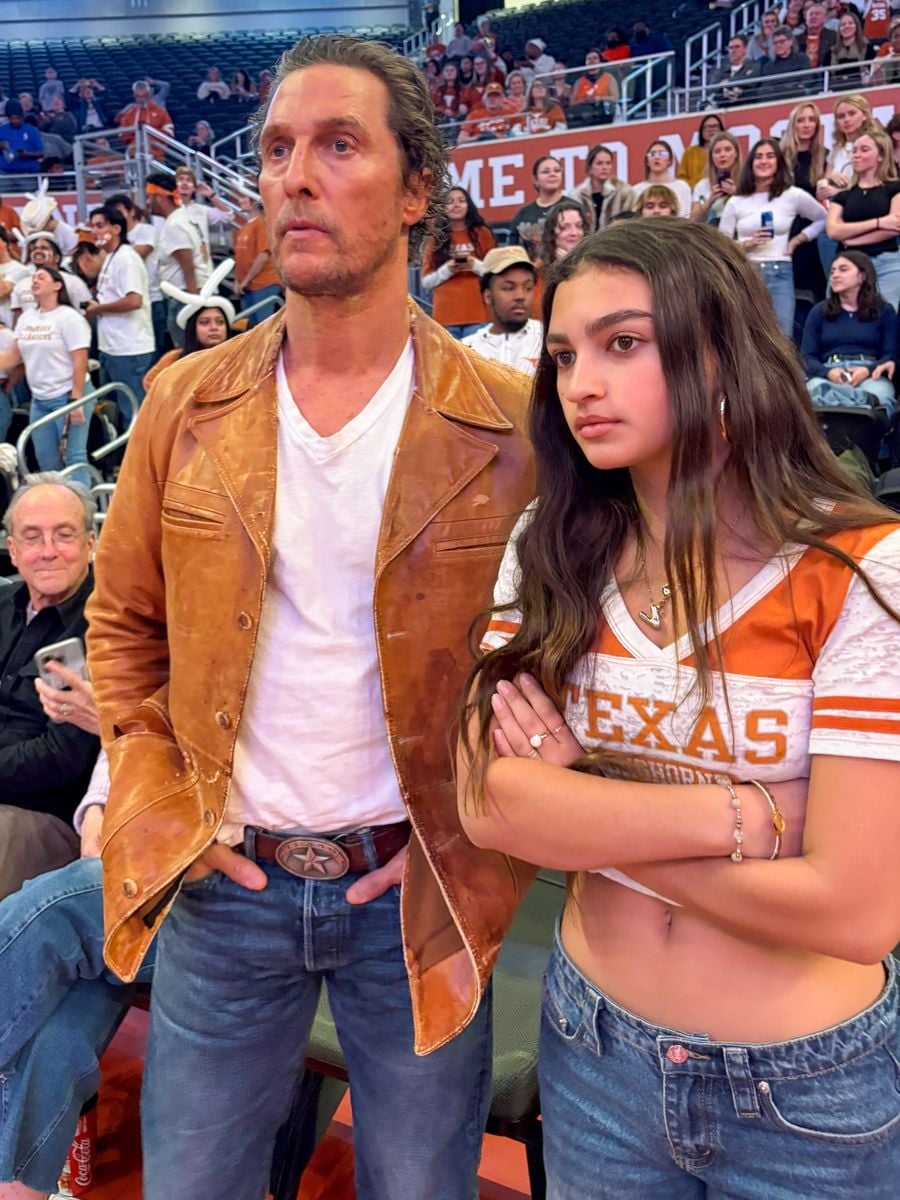 Matthew McConaughey and his daughter Vida steal the spotlight at women's basketball game