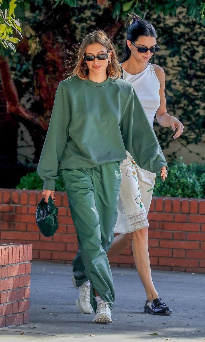 BFFs Kendall Jenner And Hailey Bieber Grab A Bite At Beverly Grill