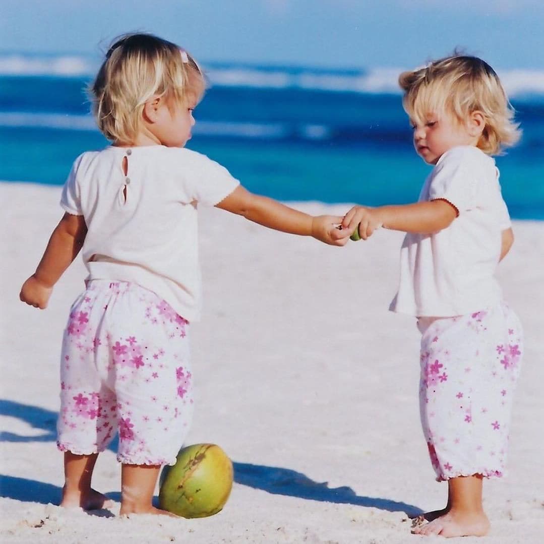 Cristina and Victoria iglesias as babies