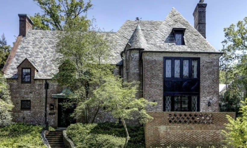 The Obamas will move in after their vacation in Palms Springs. The family, who is from Chicago, is set to stay in Washington, D.C. for the next two years until Sasha finishes high school.
Photo: MRIS, a Bright MLS, Inc