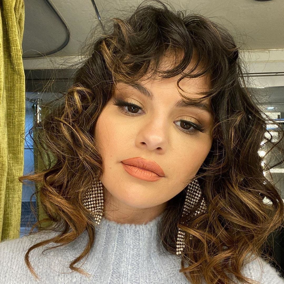 Selena Gomez curly hair