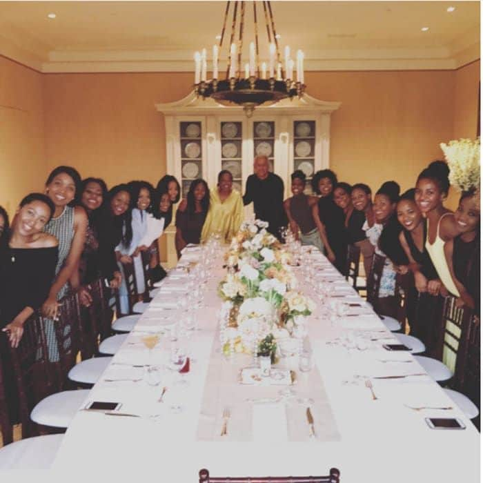 Oprah Winfrey and partner Stedman Graham hosted quite a large group for Thanksgiving! The chat show legend wrote: "Dinner Finally! Our house to South Africa to your House.. blessings"
Photo: Instagram/@oprah