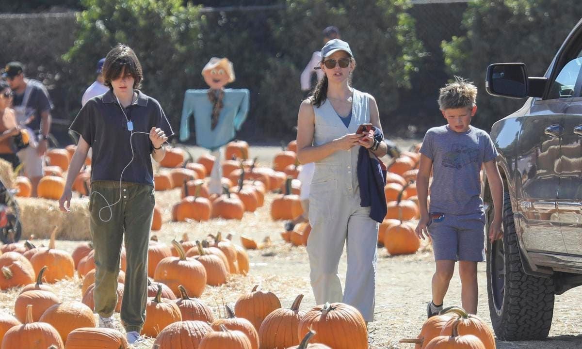 Jennifer Garner and her kids