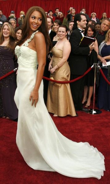 February 2007: Beyonce gave her gorgeous gown a second glance at the Oscars in L.A..
<br>
Photo: Getty Images