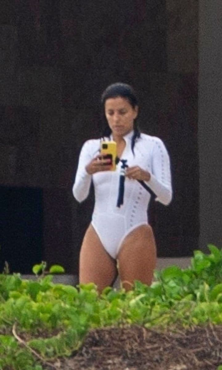 Eva Longoria showed off her curves in a sexy one-piece