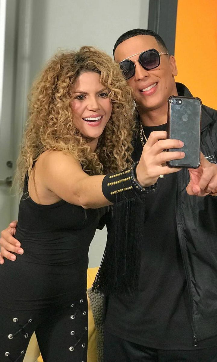 Shakibecca and Daddy Yankee's look alikes pose for a picture