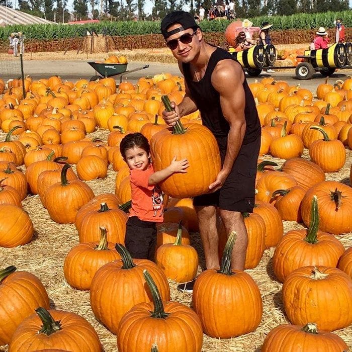 Mario Lopez found a "pumpkin pickin" partner in his young son Dominic, "Nico," Lopez.
Photo: Instagram/@mariolopezextra