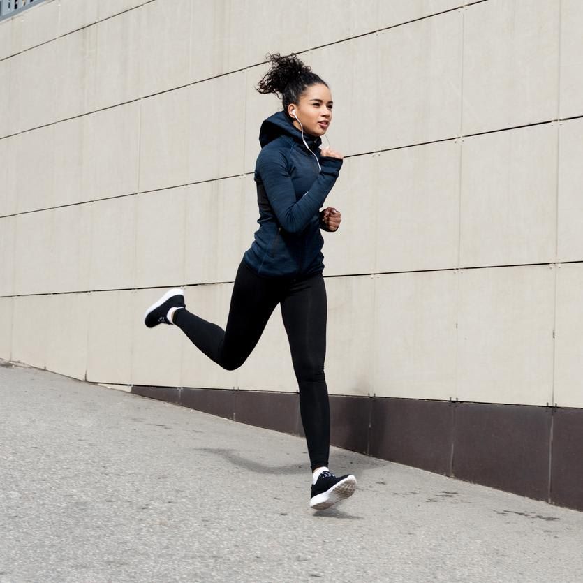 Mujer realiza running