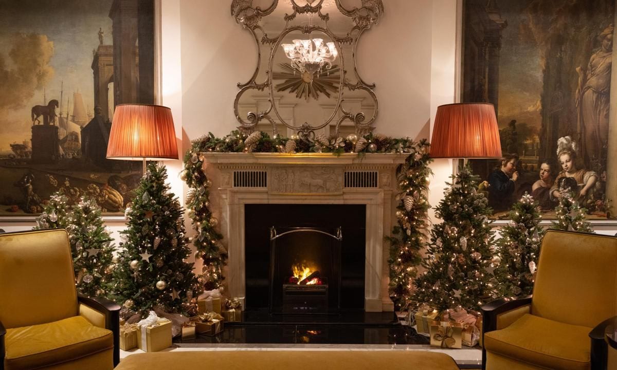 Christmas at The Carlyle? Yes, please. Stop by the royal-favorite hotel, which exudes luxury and elegance, on New York's Upper East Side. The Prince and Princess of Wales famously stayed at the New York landmark during their visit to Manhattan in December of 2014. This year, yuletide carolers will be spreading holiday cheer with seasonal songs in the iconic hotel's decorated lobby (5 p.m. to 6 p.m. Dec. 8, 15 and 22; 6 p.m. to 7 p.m. Dec. 24; and 3 p.m. to 4 p.m. Dec. 25). Individuals can also enjoy holiday tea featuring Christmas-themed cookies at The Gallery, or catch a performance at the famed Cafe Carlyle. Santa is also coming to town, or should we say the hotel on Christmas Day, visiting Dowling's at 2 p.m., 4 p.m. and 6 p.m.