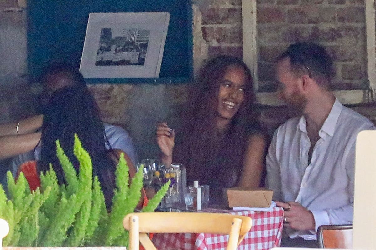 Sasha and Malia Obama at Loupiotte Kitchen