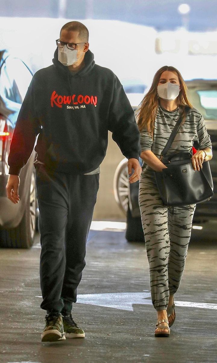 Sofia Vergara and Joe Manganiello doing some Christmas shopping