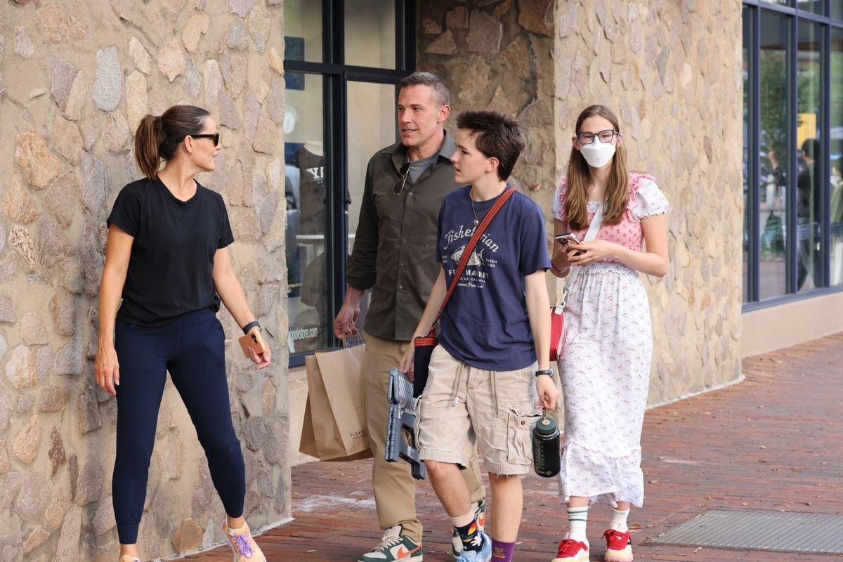 Ben Affleck and Jennifer Garner reunite as a family 