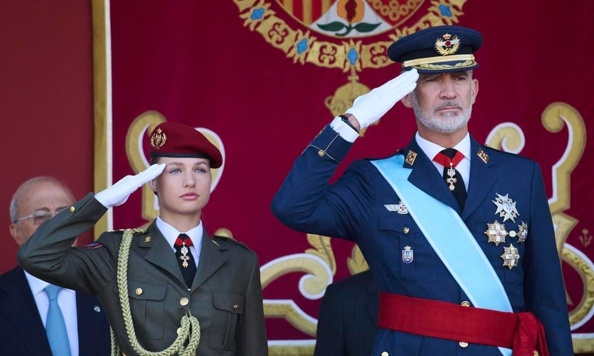 Leonor was dressed in military uniform for the first time at this year's National Day celebration, during which she took part in the salute for the first time.