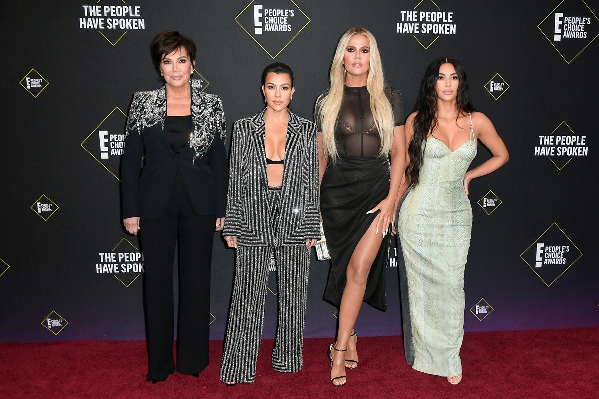 SANTA MONICA, CALIFORNIA - NOVEMBER 10: (L-R) Kris Jenner, Kourtney Kardashian, KhloÃ© Kardashian and Kim Kardashian attend`Kim Kardashian the 2019 E! People's Choice Awards at Barker Hangar on November 10, 2019 in Santa Monica, California. (Photo by Frazer Harrison/Getty Images) 