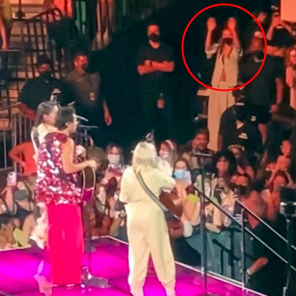 Olivia Wilde cheers on Harry Styles like a fan in Las Vegas