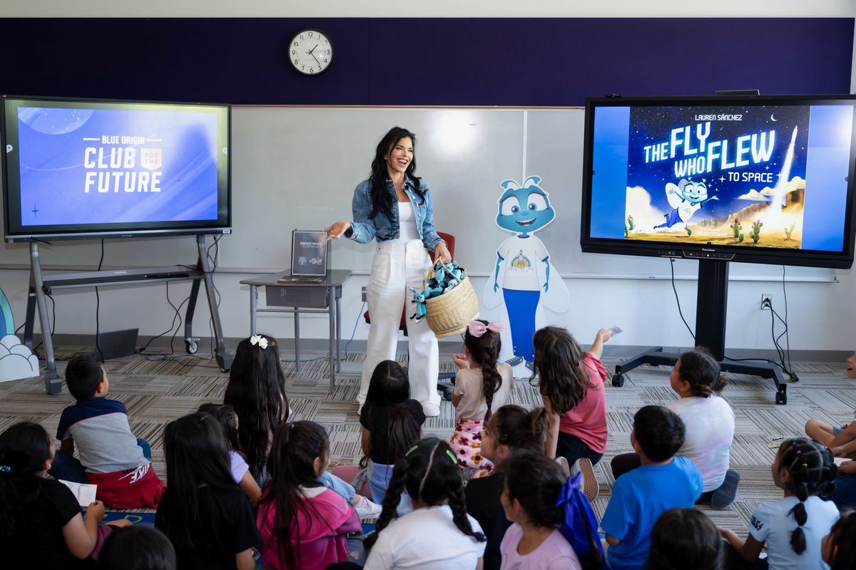 Lauren Sánchez Visits Elementary School with Blue Origin’s Club For The Future in Albuquerque