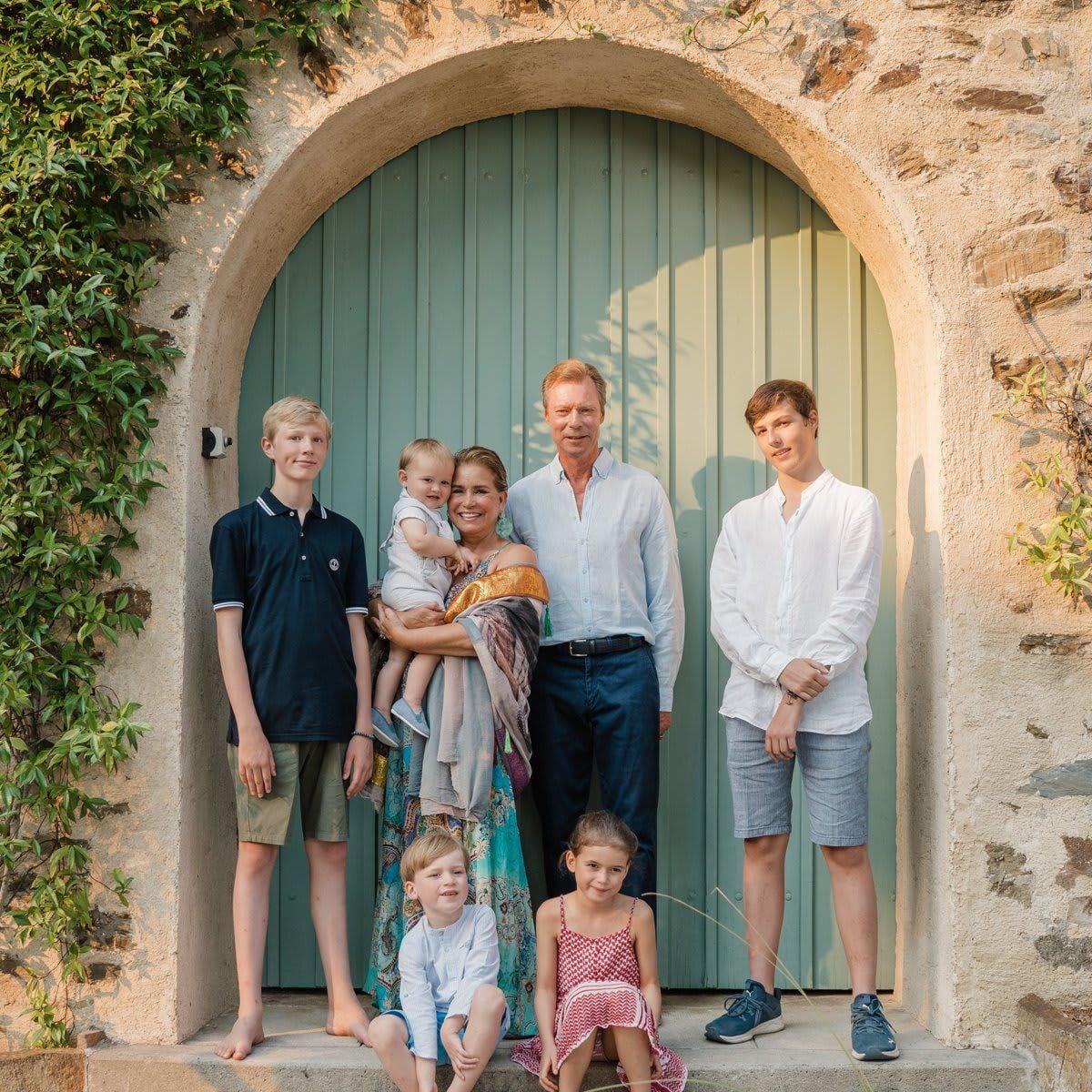 The Grand Duke and Grand Duchess posed for a sweet picture with their five grandchildren: (From left to right: Prince Noah, Prince Charles, Prince Liam, Princess Amalia, and Prince Gabriel).